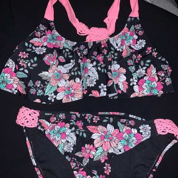 Size Medium - Picture 2 of 2